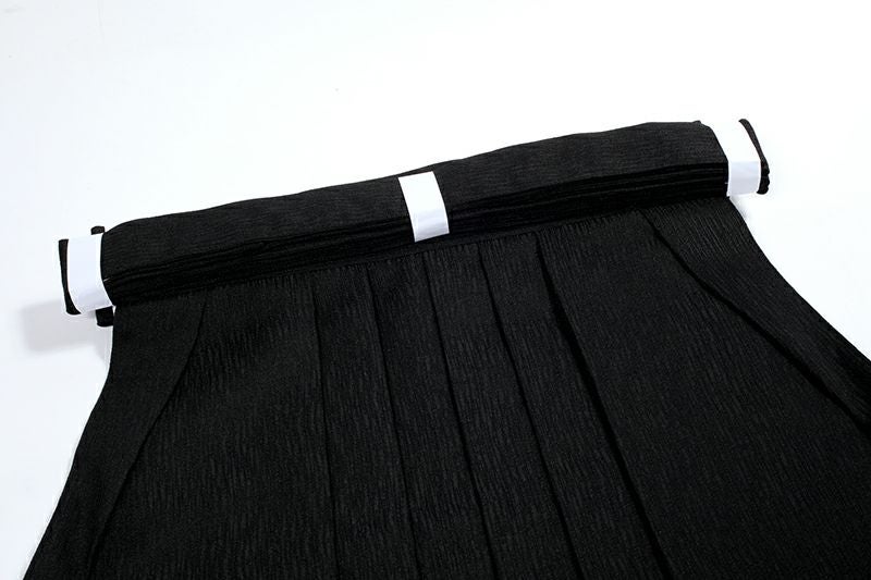 楊柳（ようりゅう） 弓道袴 黒色 女性用 20～26号 馬乗型腰板